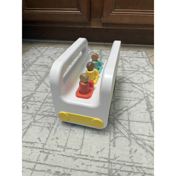 Lovevery Wheel Around Town Bus w/ 3 Peg People From Realist Play Kit 19-21 M - Picture 2 of 2